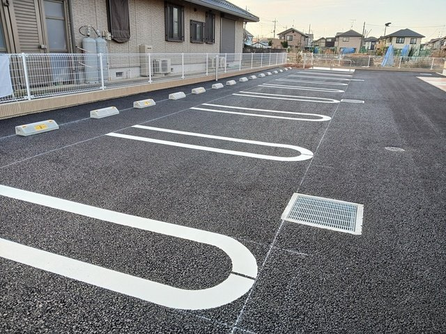 フリーデグランツの駐車場