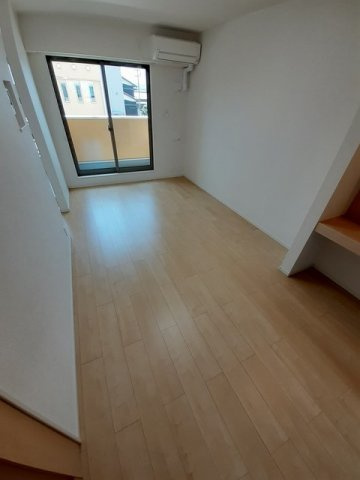 クラール朔日市Ｂの居間・リビング
