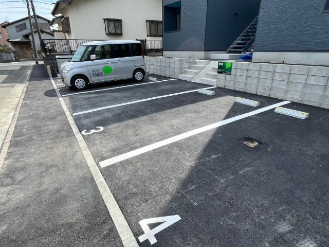 ＣＡＬＭＥの駐車場