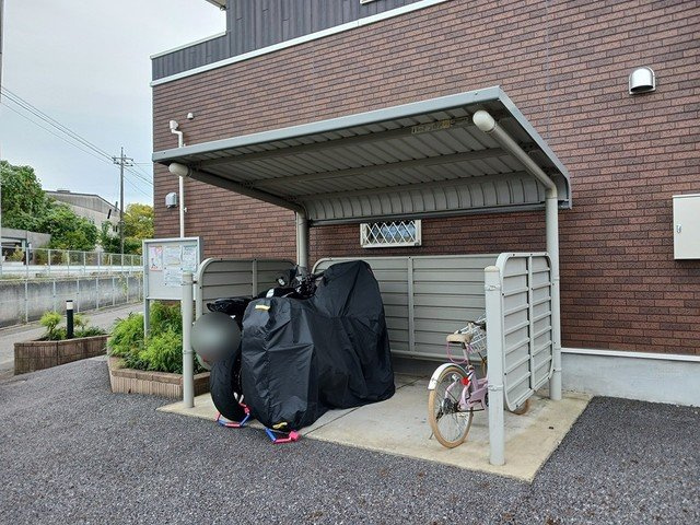 グレイスハナ　Ⅰの駐車場|車をお持ちの方に嬉しい駐車場付きの物件です