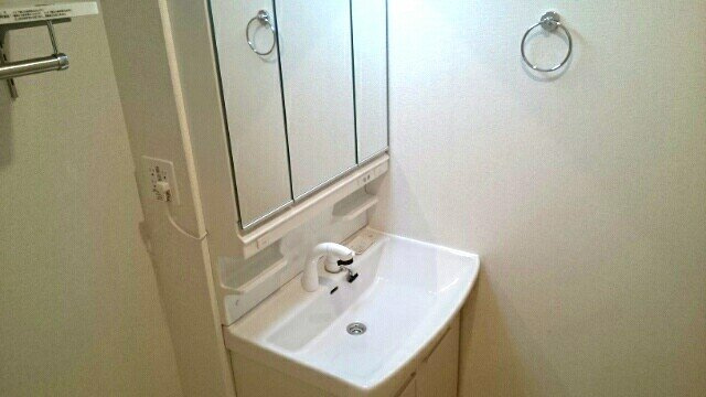 ラ　フェリーチェ　Ｂの洗面所|忙しい朝には欠かせない洗面所です