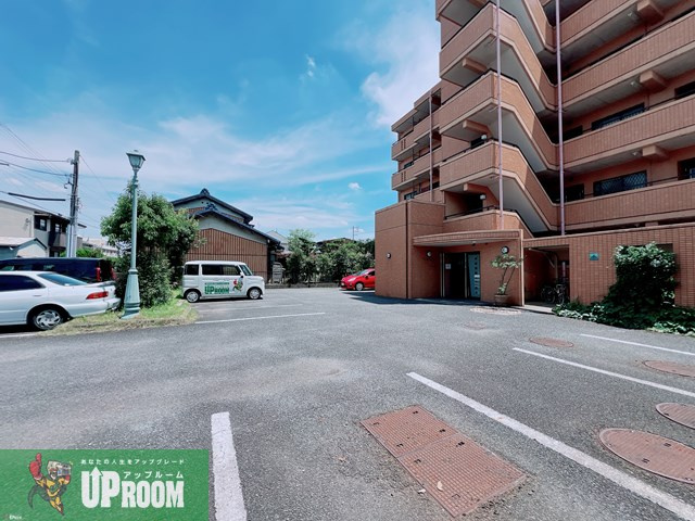COZY128の駐車場
