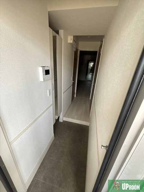 HOURAIマンションの玄関