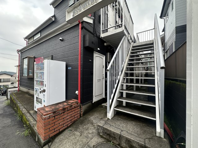 川崎市麻生区高石３丁目のアパートのエントランス