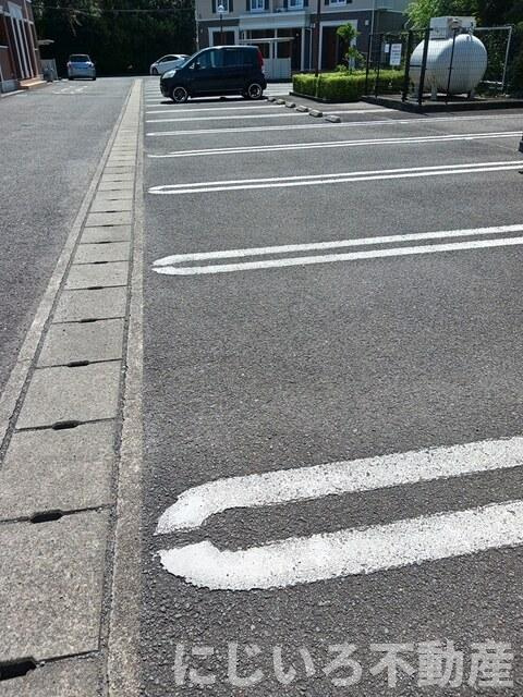 アンジェリカAの駐車場