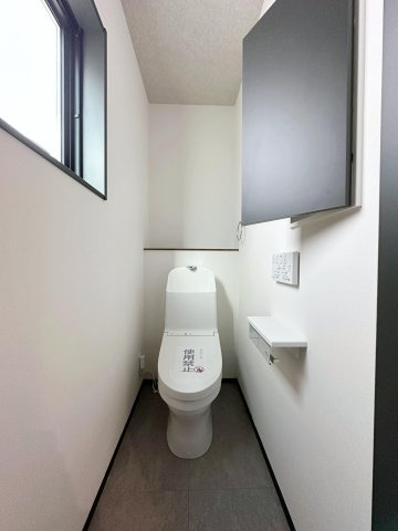 安佐北区深川7丁目 No.14のトイレ|1階ウォシュレットトイレ☆
各階にウォシュレットトイレがついています♪