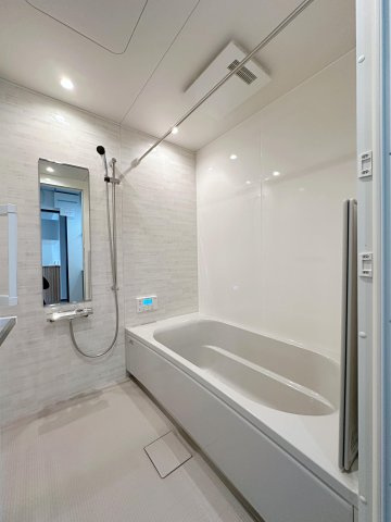 安佐北区深川7丁目 No.14の浴室|浴室乾燥機気付き1坪タイプの浴室☆
ユニットバスは、気密性にも優れています。そのため、冬場でもお湯が冷めにくく、暖かい空間を維持することができます。