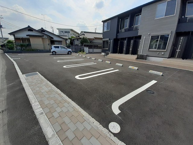 【駐車場】 | カーサ・エスト | カースペースがあります