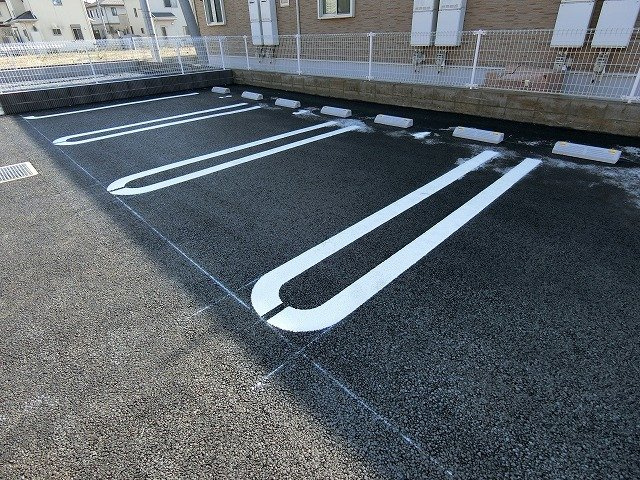【駐車場】 | リヤン　ド　ファミーユ | 駐車場に車を止められます