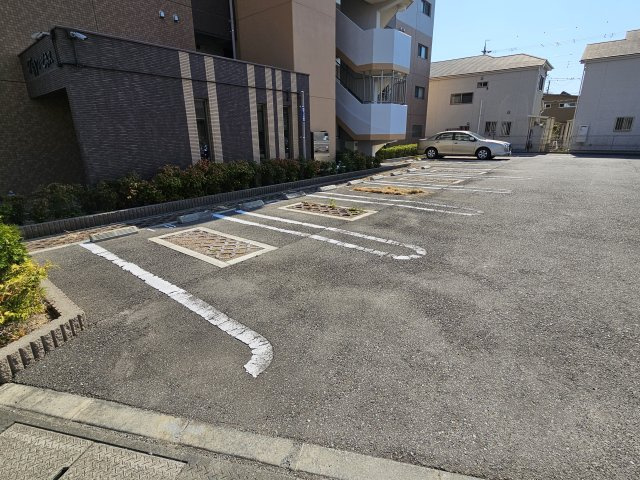 Ｔ＆Ｎ　ハピネスの駐車場