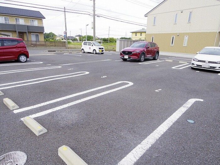 パストラルコートの駐車場