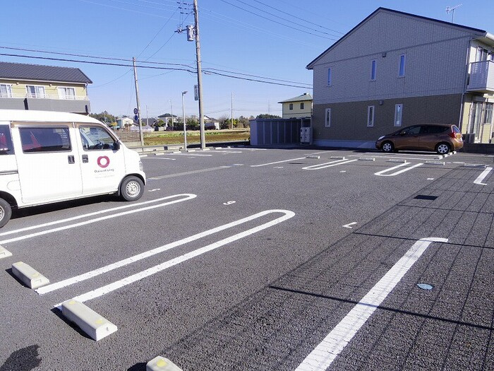 パストラルコートの駐車場