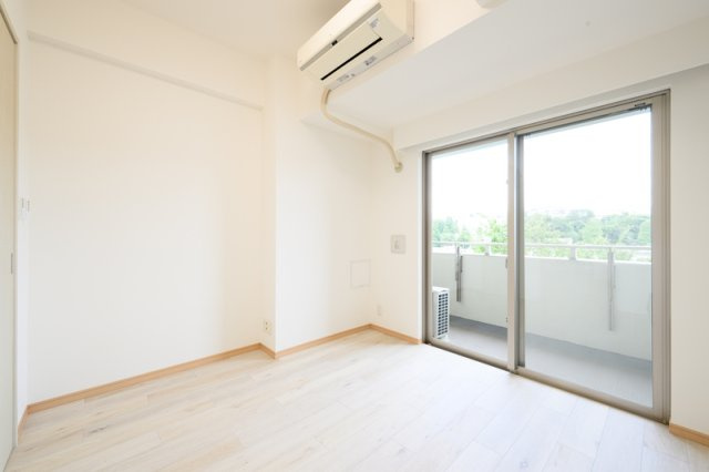 川崎市多摩区三田１丁目の賃貸マンションの居間・リビング