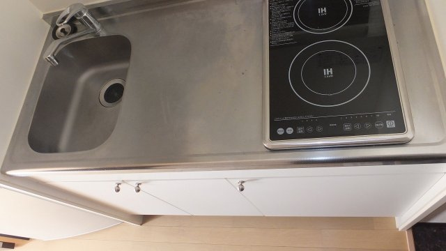 レオネクストベガ海運町のキッチン|広めのキッチンになります。