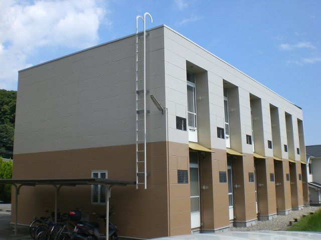 レオパレス須磨の森の外観