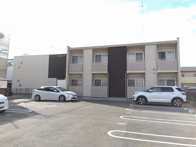 クレイノルピナス参番館の外観