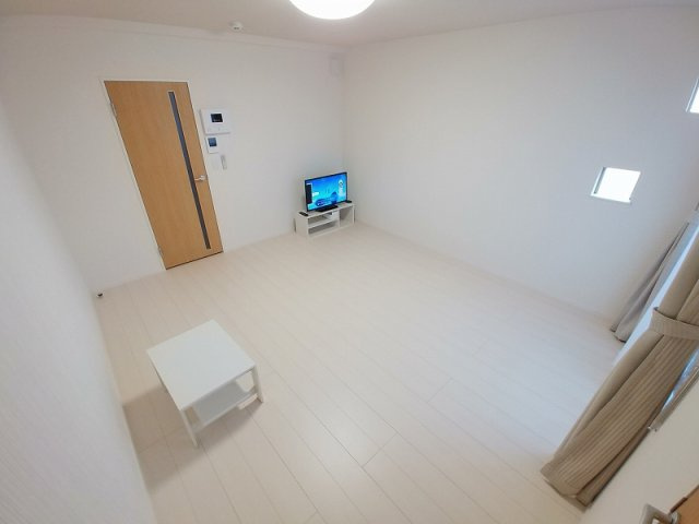 クレイノルピナス参番館の居間・リビング|※101、102、201、202号室のみお部屋が広いです。