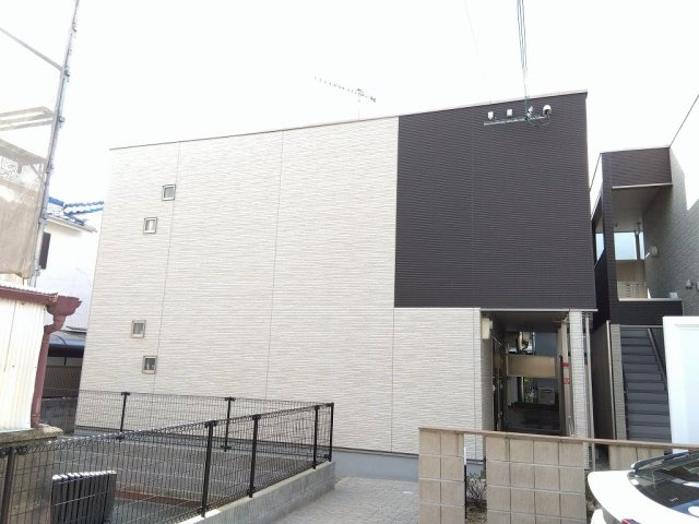 クレイノルピナス参番館の外観