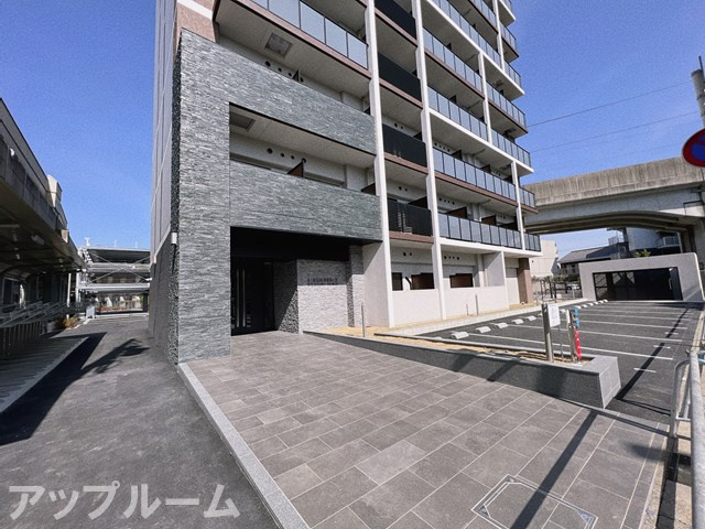 春日井市勝川町６丁目の賃貸マンションのエントランス