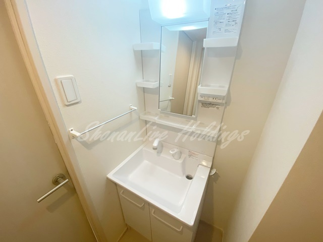 鎌倉市腰越４丁目のアパートの洗面所