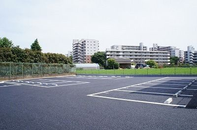 リブリ・ソレイユの駐車場