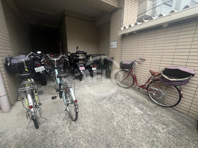 プリンスコート新高のその他|バイク置き場