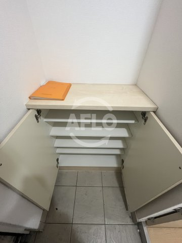TMK江坂の内装|TMK江坂　シューズボックス