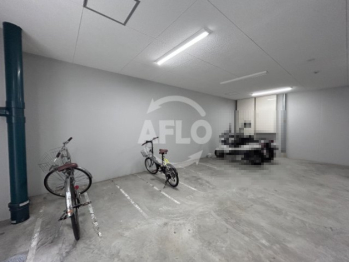 ライブガーデン江坂Ⅷの内装|バイク置き場