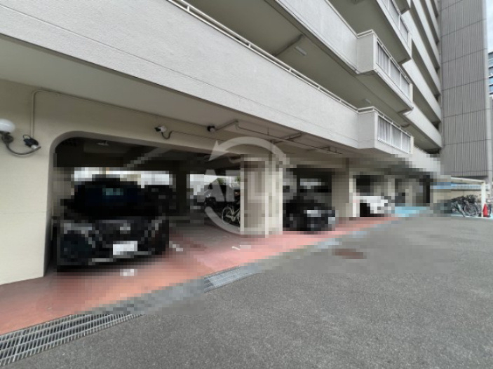 西中島東行マンションの駐車場