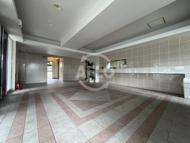 西中島東行マンションのロビー