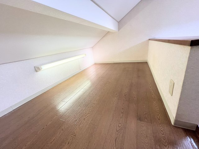 AP117 ジヴェルニィ（千歳船橋）の洋室|個人の部屋や寝室として使える洋室です