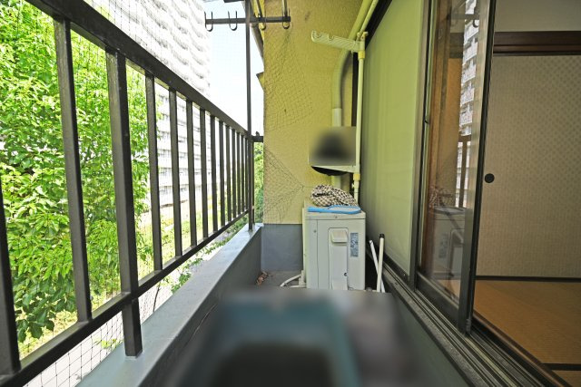 大阪市鶴見区徳庵１丁目中古戸建のバルコニー|3階バルコニー。屋根付きなので、急な雨でも安心です。