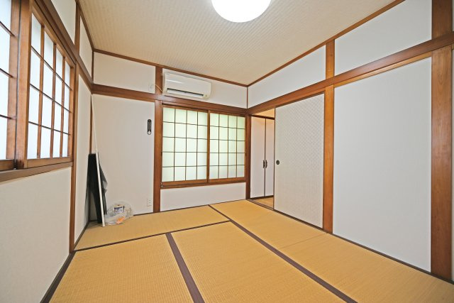 大阪市鶴見区徳庵１丁目中古戸建の和室|3階和室
タタミの香りは落ち着きます。家事の合間に休憩したりお昼寝もできます。