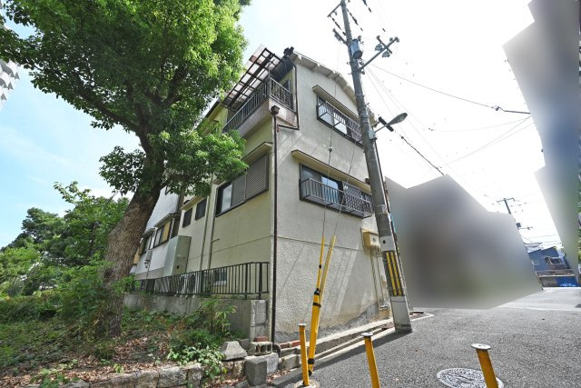 大阪市鶴見区徳庵１丁目中古戸建の外観|近くには緑もあり、落ち着いた住環境の中の物件になっています。