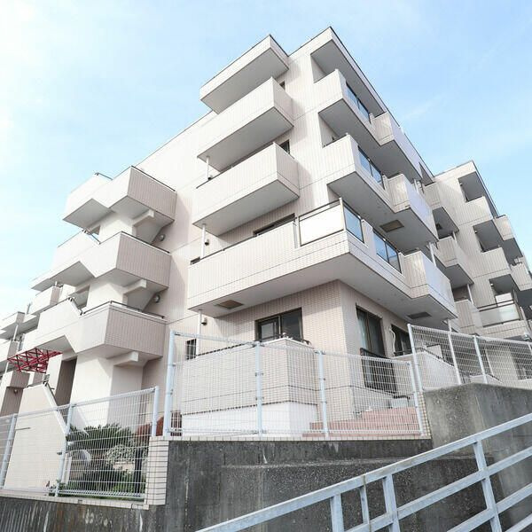 横浜市港南区下永谷６丁目の賃貸マンションの外観