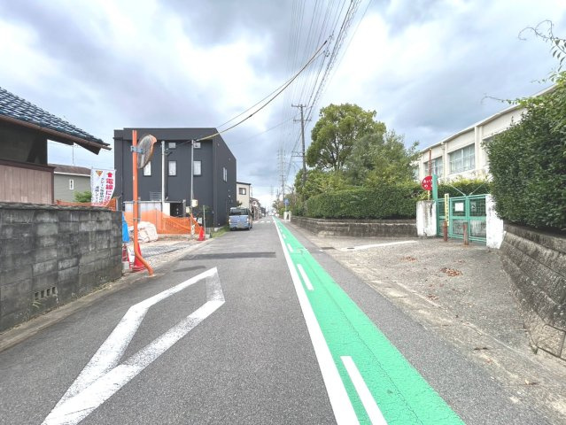 ブルーミングガーデン　江南市飛高町栄　全1区画分譲の前面道路含む現地写真|「現地（2026年9月23日）撮影」　
■前面道路　
■ヤマダ不動産　株式会社リライフ