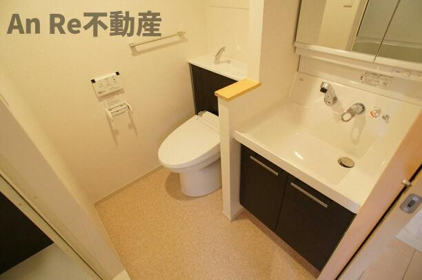 川口市東川口２丁目の賃貸マンションのトイレ
