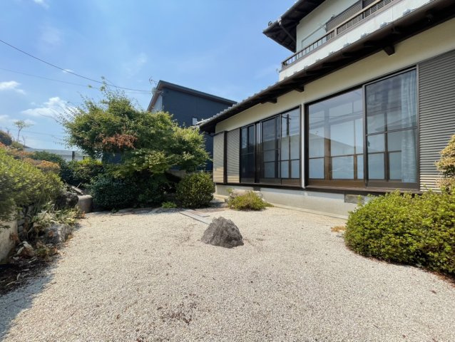 津福本町戸建の庭