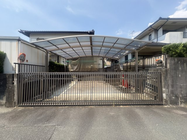 津福本町戸建の駐車場