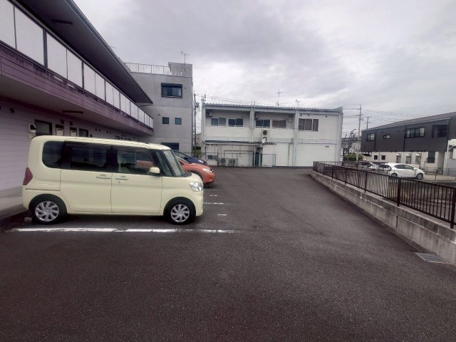 ハイツ林ケ丘の駐車場