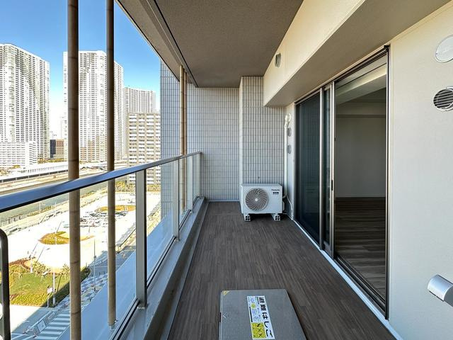ＨＡＲＵＭＩ　ＦＬＡＧ　ＳＵＮ　ＶＩＬＬＡＧＥ　Ｄ棟のバルコニー|※写真は同タイプ住戸です。