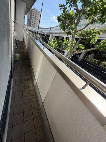 ジョイナ スのバルコニー|お洗濯にも便利なバルコニー付き