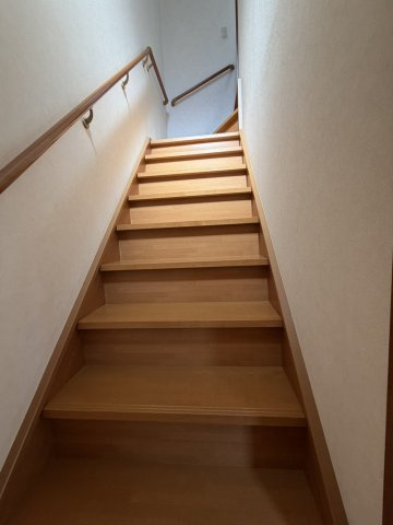 ジョイナ スの内装|明るい色調の室内です