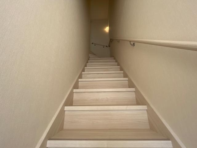 レヴメゾン神山弐番館のその他|階段