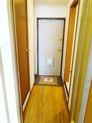レジダンス上北台の玄関|収納もある玄関です
