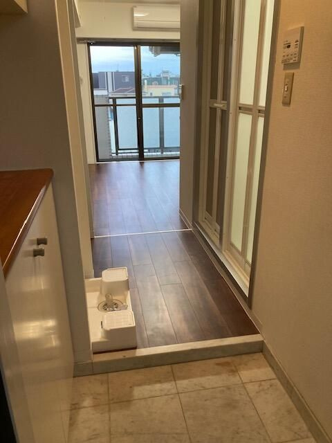 横浜市保土ケ谷区宮田町１丁目の賃貸マンションの玄関