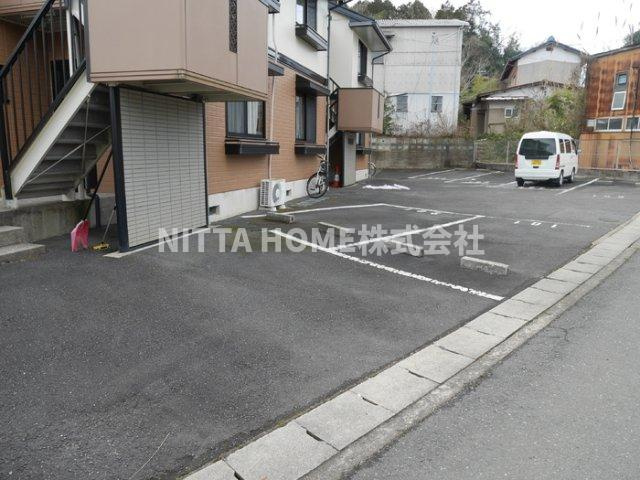 ヴェルジェの駐車場|敷地内駐車場です＊