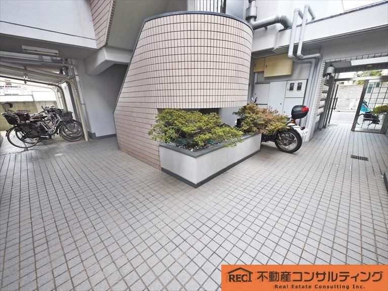 本山ビューハイツのエントランス