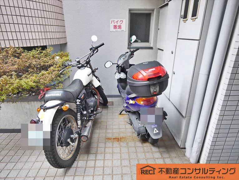 本山ビューハイツの駐車場
