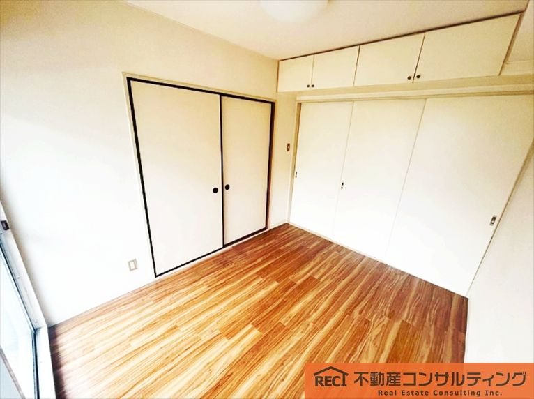 本山ビューハイツの洋室